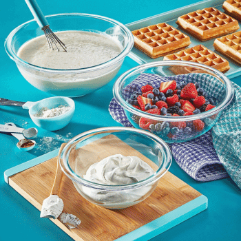 Set of mixing bowls
