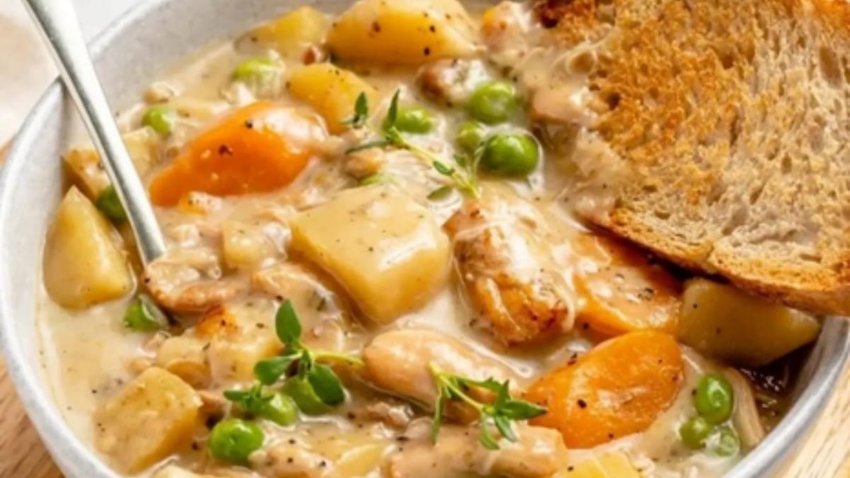 Slow Cooker White Wine Chicken Breast Stew: A Cozy Comfort Food